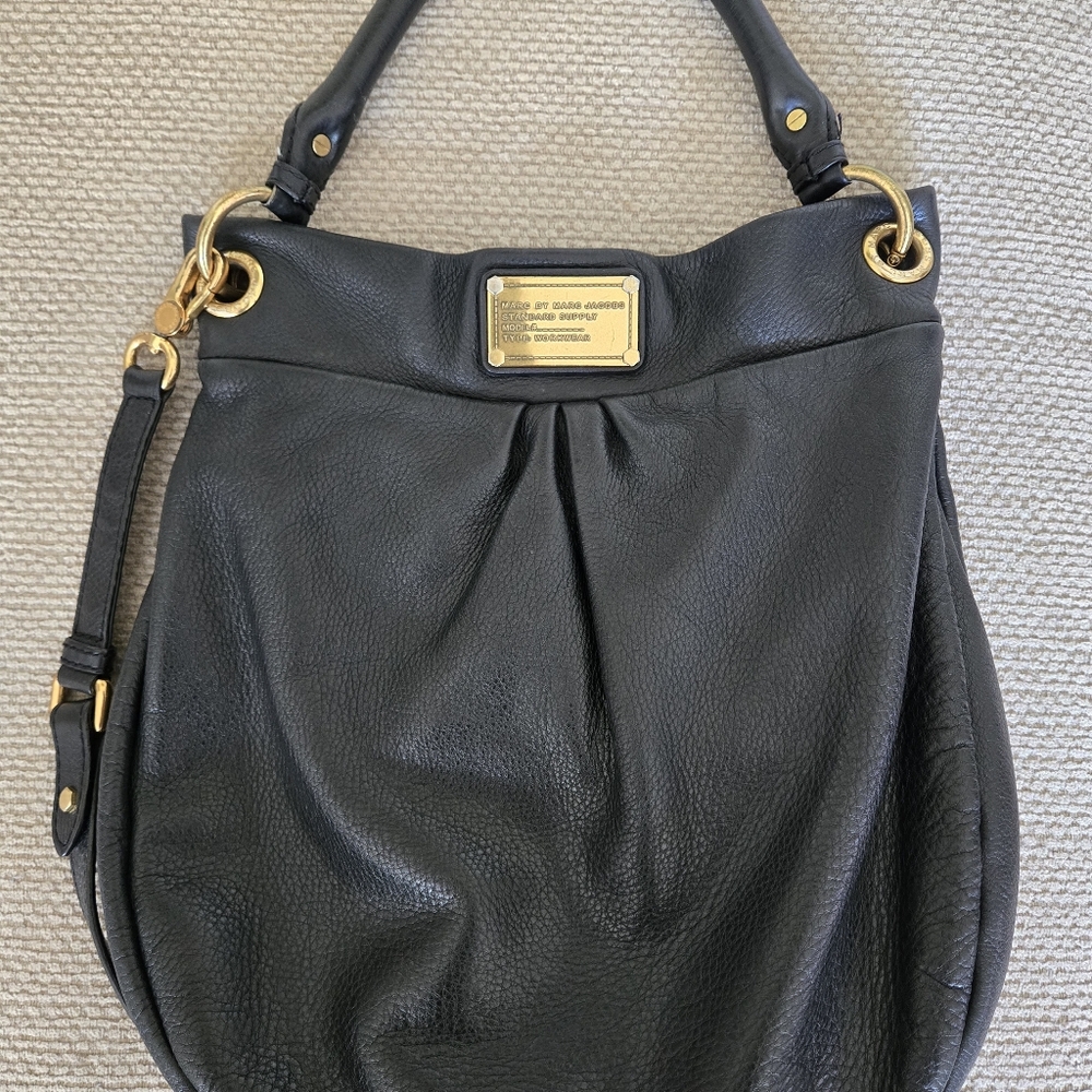 Marc Jacob Leather Satchel black handle or cross body. Gold accent